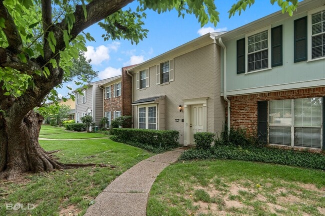 Building Photo - 421 Stratmore Dr