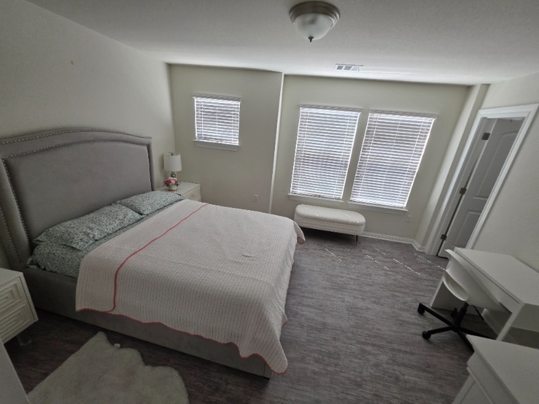 Building Photo - 14107 Eucalyptus Bnd