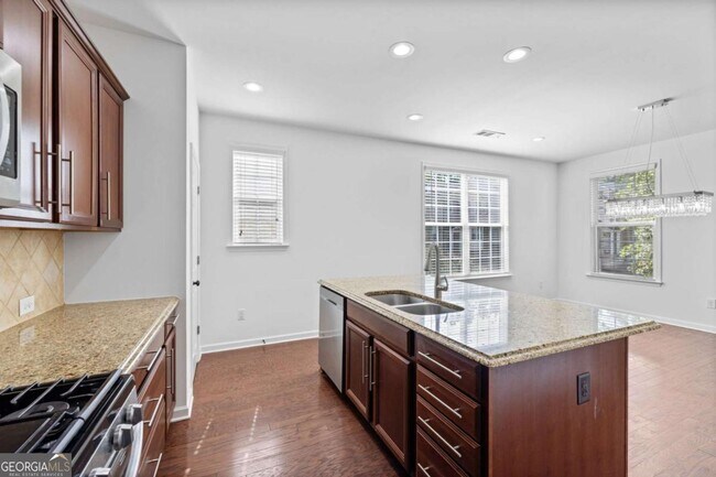 Building Photo - 4228 Laurel Creek Ct SE