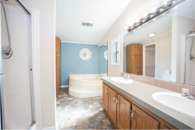 Building Photo - 3BR/2BA Mobile Home with 2 Acres in Weirsdale