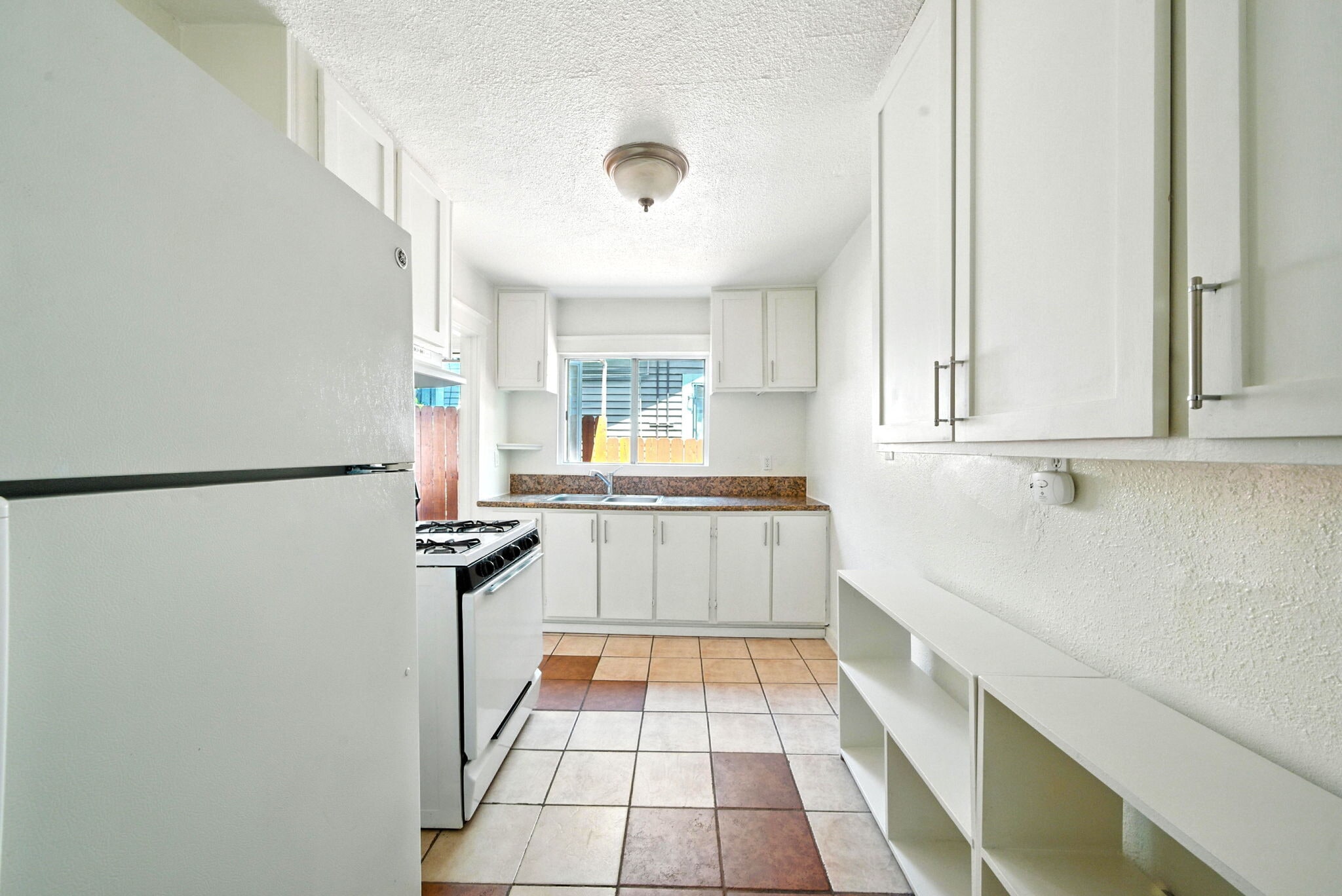 Building Photo - 3305 W 27th St