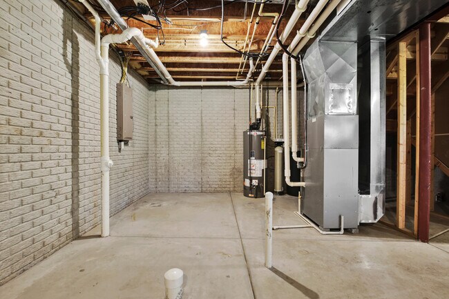 Building Photo - 407 Century Oak Dr