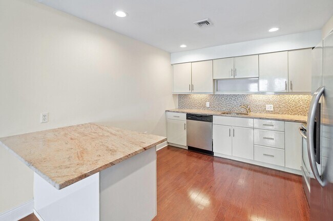 Building Photo - 101 Shearwater Ct E