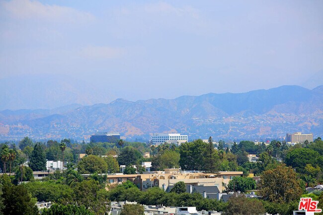 Building Photo - 11851 Laurelwood Dr