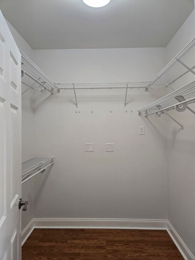 Building Photo - 3-bedroom, 2-bathroom cottage-style villa in Savanna Pointe