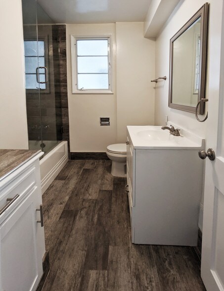 Bathroom - 7677 Hollywood Blvd