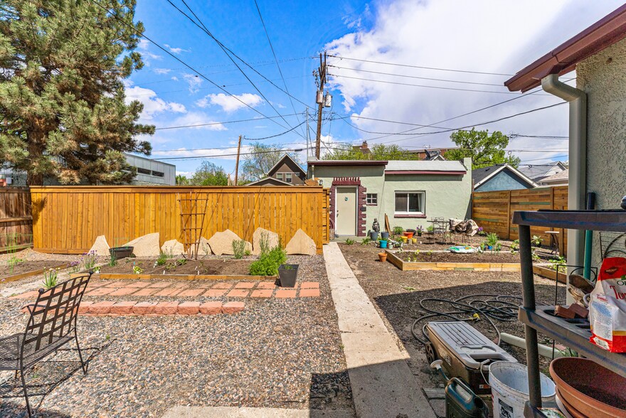 Building Photo - 42 Fox St