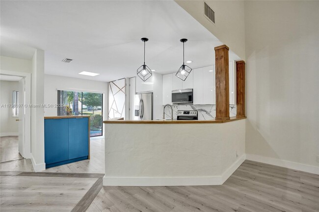 Building Photo - 155 Love Crescent