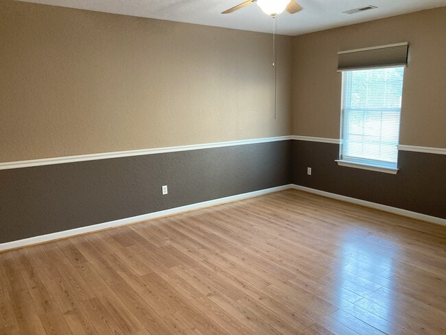 Building Photo - 301 Flagstone Dr