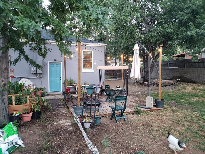 Back Yard/Deck/Garden - 5555 Alcott St