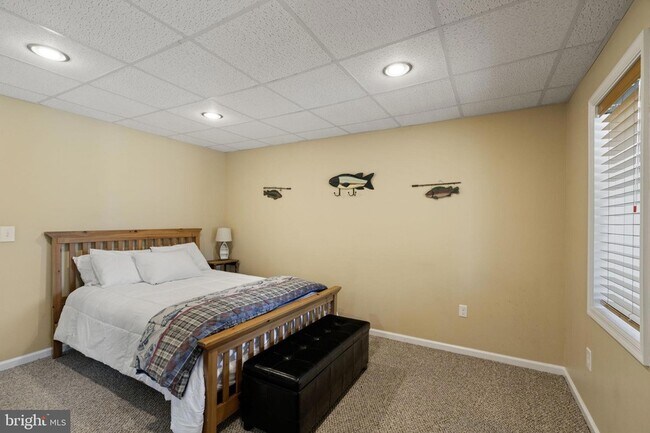 Building Photo - 120 Shady Oaks Ln