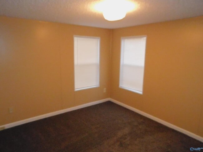 Building Photo - 498 Berry Hollow Rd