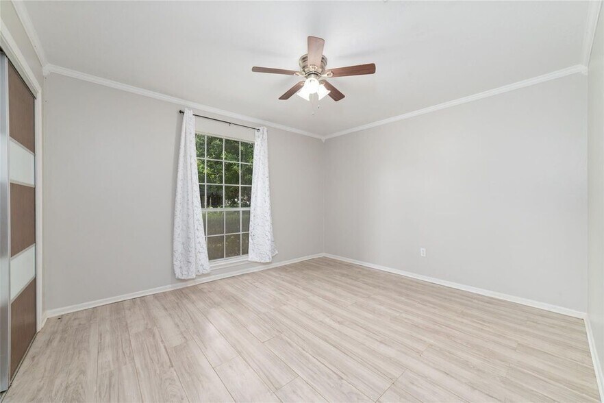 Secondary Bedroom - 25602 Oakhurst Dr