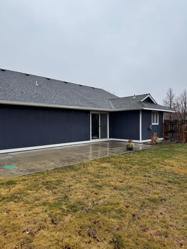 Building Photo - Home in NW Redmond