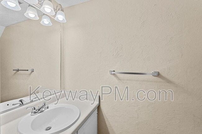 Building Photo - 3920 Almon Dr