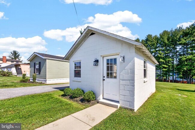 Building Photo - 814 Doe Run Rd