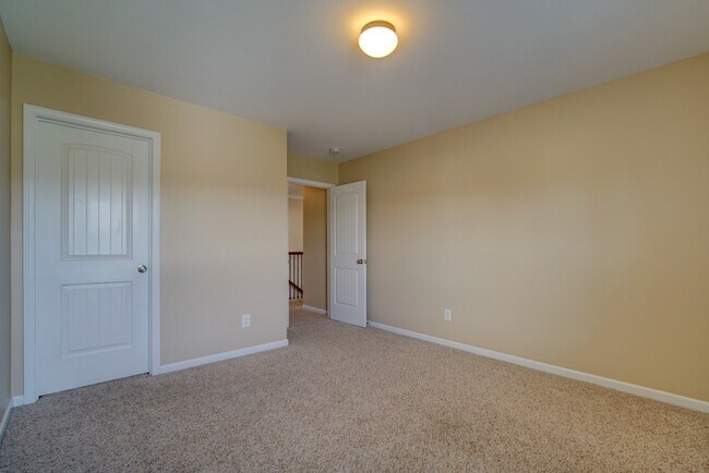 Building Photo - Gorgeous 4/5 BR, 3 BA, 2 Car Garage Home with Fenced Backyard and Large Storage Unit