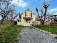 Building Photo - Charming 2 bed, 1 bath Home w/ New Paint &...