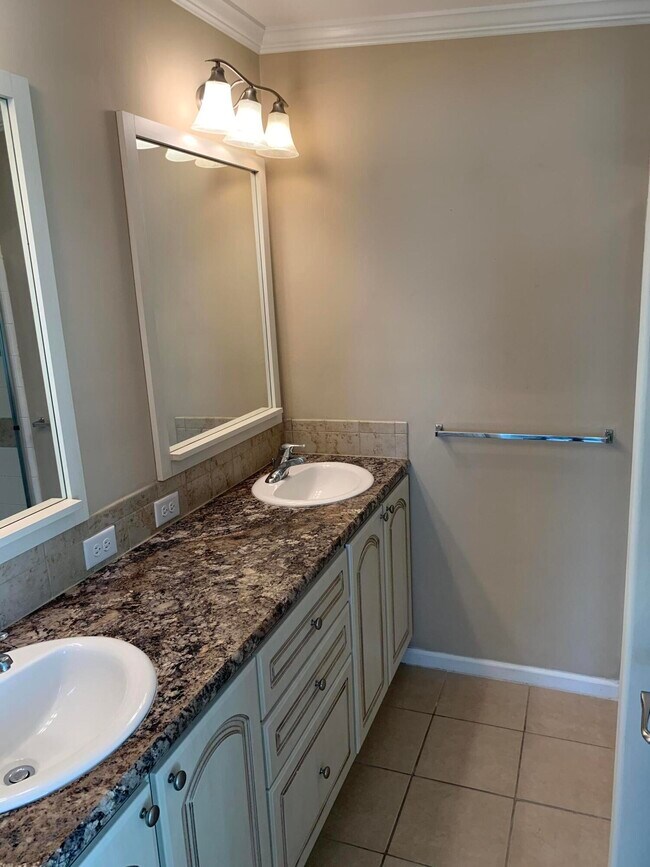 Building Photo - 28527 Channel View Dr