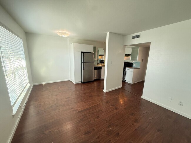 Interior Photo - River Oaks