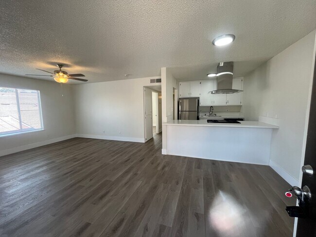 Building Photo - Move in Ready!