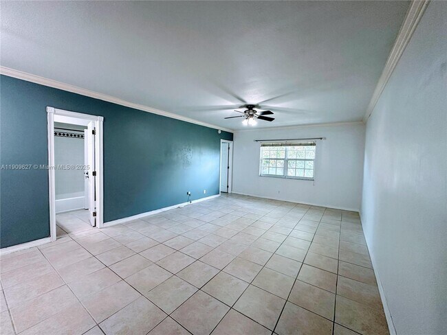 Building Photo - 2424 SE 17th St