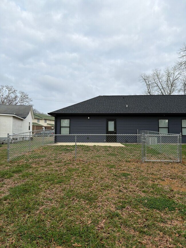 Building Photo - 526 Gadsden Rd NW