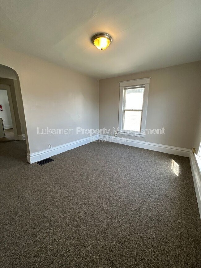 Building Photo - 1324 S Westnedge Ave