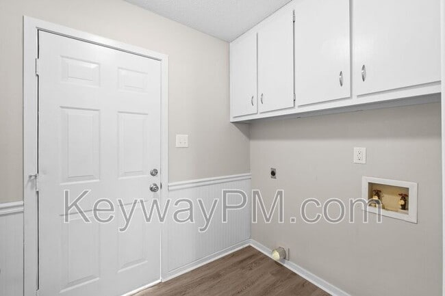 Building Photo - 107 Robinwood Dr
