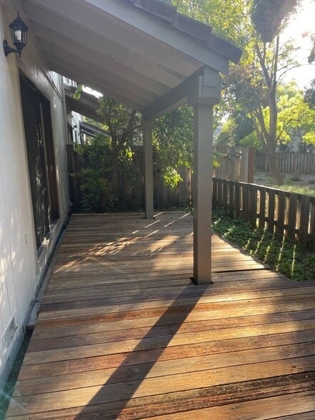 Backyard Deck, Surrounded by Nature - 9 Moraine Ct