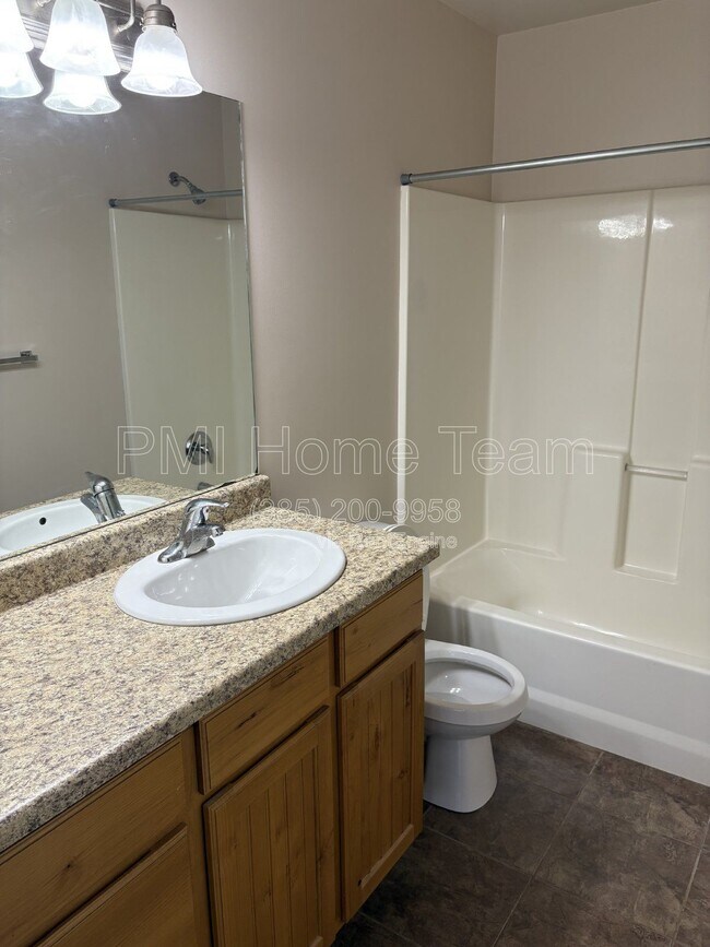 Building Photo - 2510 Charleston Ave