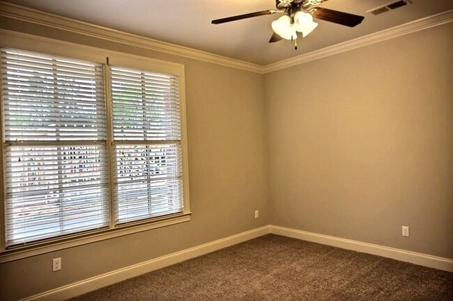 Building Photo - 214 E South St