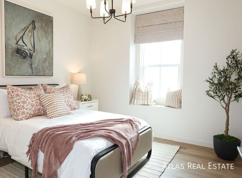 Building Photo - 6532 N 15th Dr