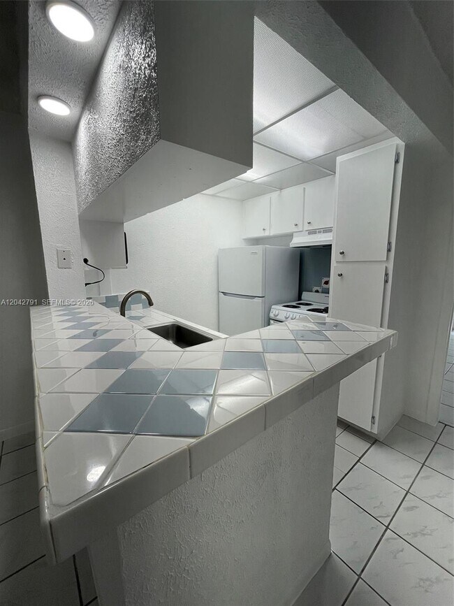 Building Photo - 10832 SW 88th St