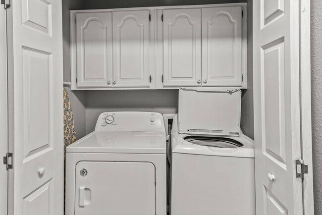 Building Photo - 6 Dogwood Dr