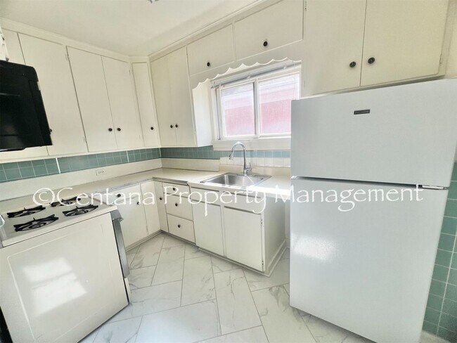 Building Photo - Beautiful 1 bedroom in a duplex!