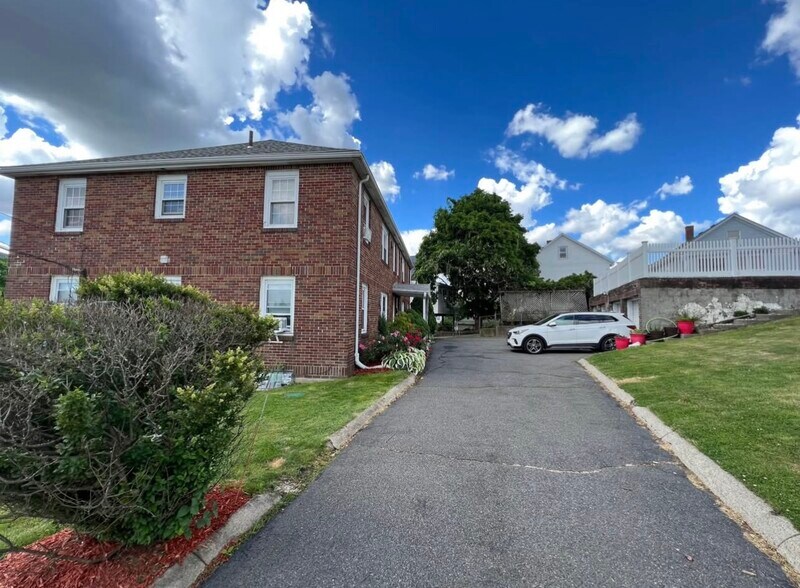 Building Photo - 52 Ten Hills Rd