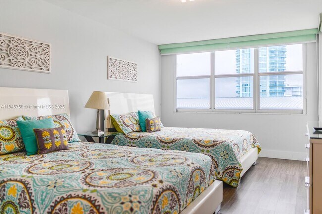 Building Photo - 6039 Collins Ave