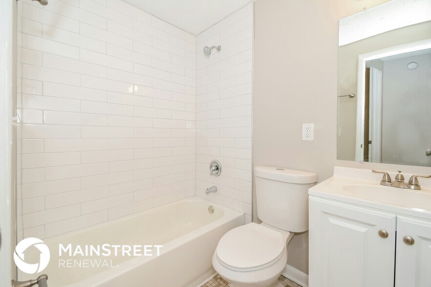 Building Photo - 4425 Jana Ln N