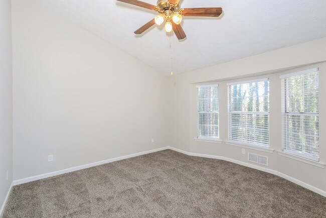 Building Photo - Fantastic 3bd/2ba home! Let yourself in!