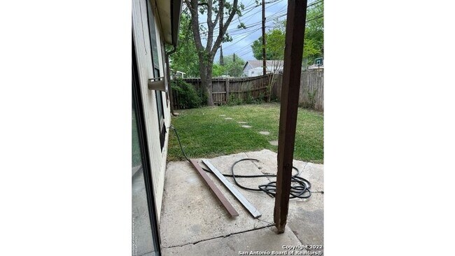 Building Photo - 117 Whisper Way