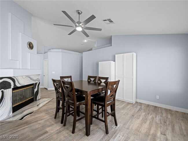 Building Photo - 4749 Califa Dr