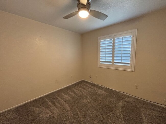 Building Photo - 3 Bedroom - 2 Bath Pool Home