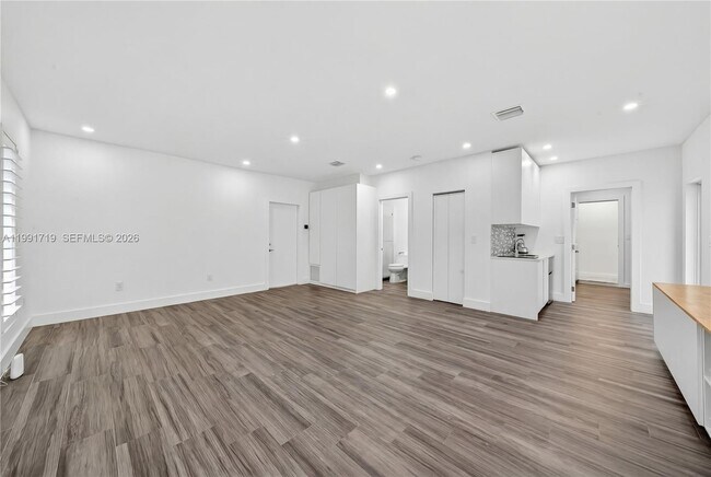 Building Photo - 10142 SW 79th Ave