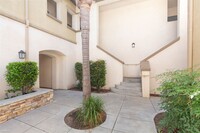 Building Photo - 1 br, 1 bath Condo - 26444 Arboretum Way U...