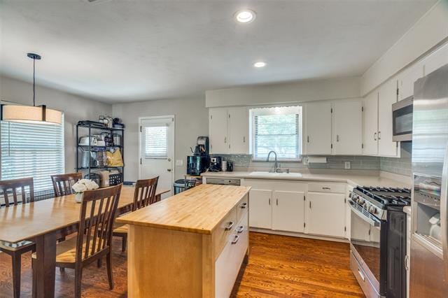 Building Photo - 9222 Livenshire Dr