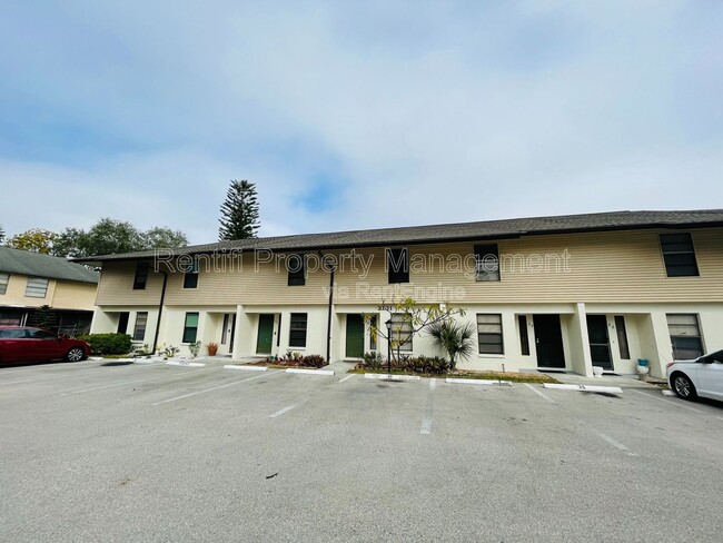 Building Photo - 2131 Crystal Dr