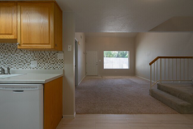 Building Photo - 2 Bedroom & 2 Bath Available in St. George!