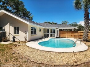 Building Photo - 2494 Del Rio Way