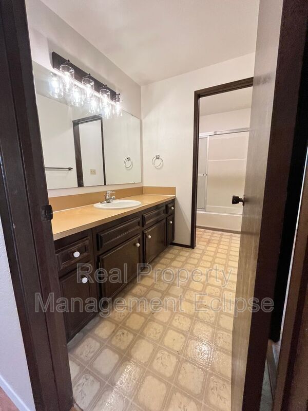 Building Photo - 17319 Stone Ct N